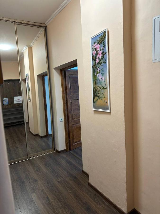 Затишна Двокімнатна Квартира В Самому Серці Ужгорода Uzhhorod Luaran gambar