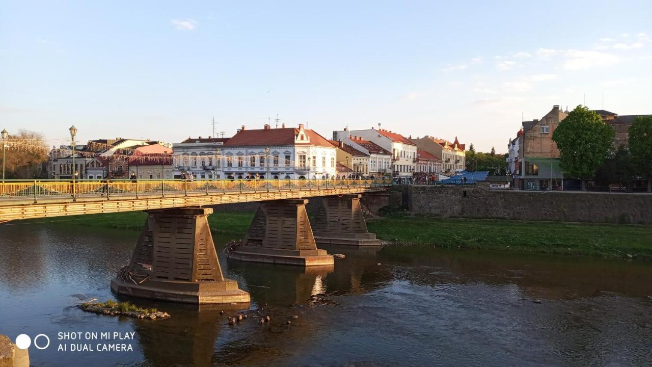Затишна Двокімнатна Квартира В Самому Серці Ужгорода Uzhhorod Luaran gambar